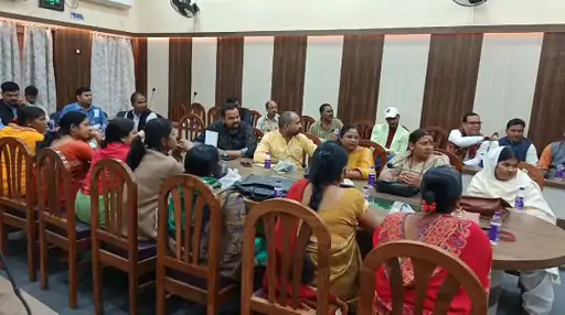 Deshii Khabar- PM के आगमन को लेकर अधिकारियों की बैठक:शहर में साफ-सफाई को लेकर हुई चर्चा, भागलपुर में पार्षदों के साथ मीटिंग Deshii Khabar खबर दुनिया जहाँ की
