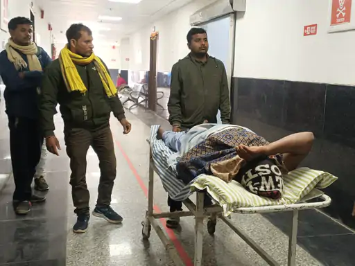 Deshii Khabar- लूटपाट की कोशिश में अपराधियों ने की फायरिंग:सहरसा में पिता-बेटा को लगी गोली, घर में घूसे थे 4 बदमाश; फरार Deshii Khabar खबर दुनिया जहाँ की