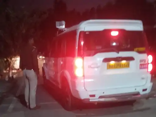 Deshii Khabar- पूर्णिया में पुलिस-पब्लिक के बीच झड़प VIDEO:पुलिस वालों से पिस्टल छीनते दिखे लोग, ट्रक ड्राइवर से साइड मांगने को लेकर बढ़ा था विवाद Deshii Khabar खबर दुनिया जहाँ की