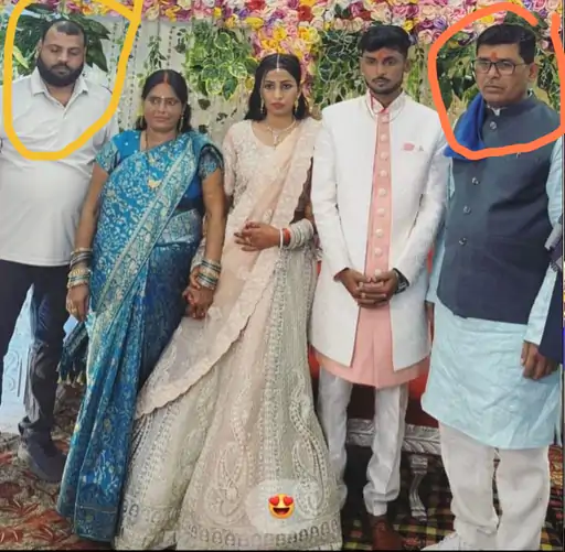 Deshii Khabar- SP में उजियारपुर के दारोगा को किया निलंबित:शराब कारोबारी के साथ वायरल हुआ फोटो, SI के बेटे की रिंग सेरेमनी के फोटो में खुलासा Deshii Khabar खबर दुनिया जहाँ की