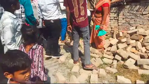 Deshii Khabar- जमीन विवाद में 2 दिन पड़ी रही महिला की लाश:कोर्ट के आदेश पर रास्ते पर बनाई दीवार, घर के पीछे वाले रास्ते से अर्थी नहीं उठाना चाहता था बेटा Deshii Khabar खबर दुनिया जहाँ की