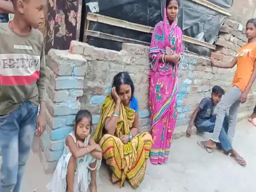 Deshii Khabar- पिकअप का शीशा टूटने पर बुजुर्ग को पीट-पीटकर मार डाला:पड़ोसी ने 10 मिनट में 100 से ज्यादा मारी लाठियां, गाड़ी के बगल में पेशाब कर रहे थे Deshii Khabar खबर दुनिया जहाँ की