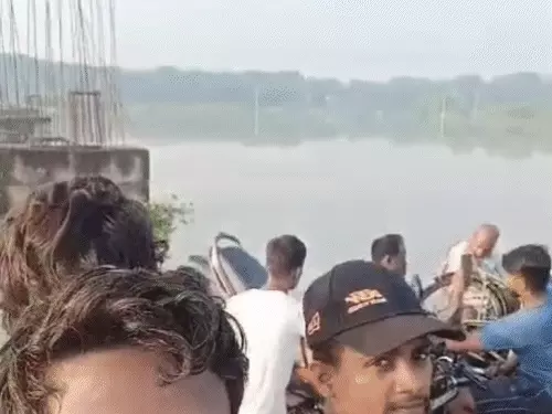 Deshii Khabar- बेगूसराय-समस्तीपुर को जोड़ने वाला पुल 12 साल बाद भी अधूरा:अब तक बने सिर्फ 6 पिलर; 10 गांव के लोग प्रभावित, बाढ़ में नाव ही सहारा Deshii Khabar खबर दुनिया जहाँ की