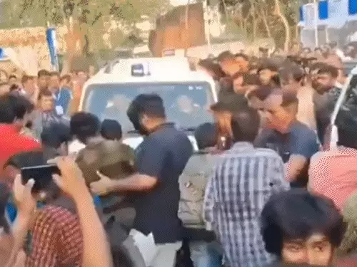 Deshii Khabar- जादवपुर यूनिवर्सिटी हंगामा मामले में 7 FIR दर्ज, एक गिरफ्तारी:आज SFI प्रदर्शन करेगा; छात्र संघ चुनाव की मांग को लेकर शिक्षा मंत्री का घेराव किया था Deshii Khabar खबर दुनिया जहाँ की