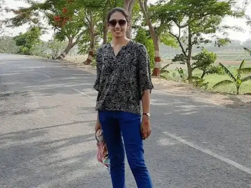 Deshii Khabar- हॉस्टल में इंजीनियरिंग छात्रा की मौत, पिता ने बताया हत्या:बोले-बेटी को मारकर फंदे से लटकाया, कान में था इयरफोन, बॉयफ्रेंड से मिली मौत की जानकारी Deshii Khabar खबर दुनिया जहाँ की