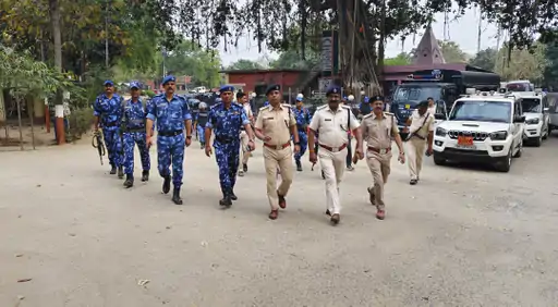Deshii Khabar- संवेदनशील और चौक-चौराहों पर पुलिस रखेगी नजर:शोभायात्रा में भाला-तलवार लेकर चलने वाले पर होगी कार्रवाई, डीजे पर भी रोक Deshii Khabar खबर दुनिया जहाँ की
